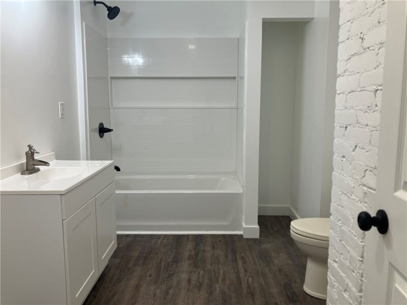 460 Jefferson Ave — photo 2