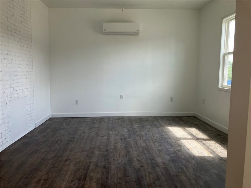 460 Jefferson Ave — photo 3