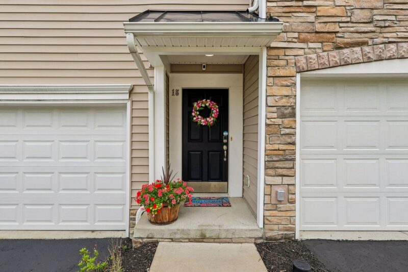 15 Truman CIRCLE — photo 2