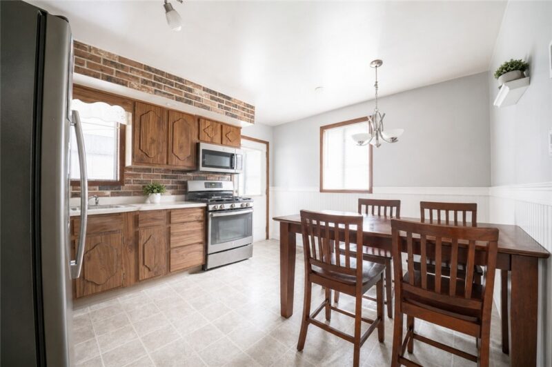 147 College Ave — photo 2