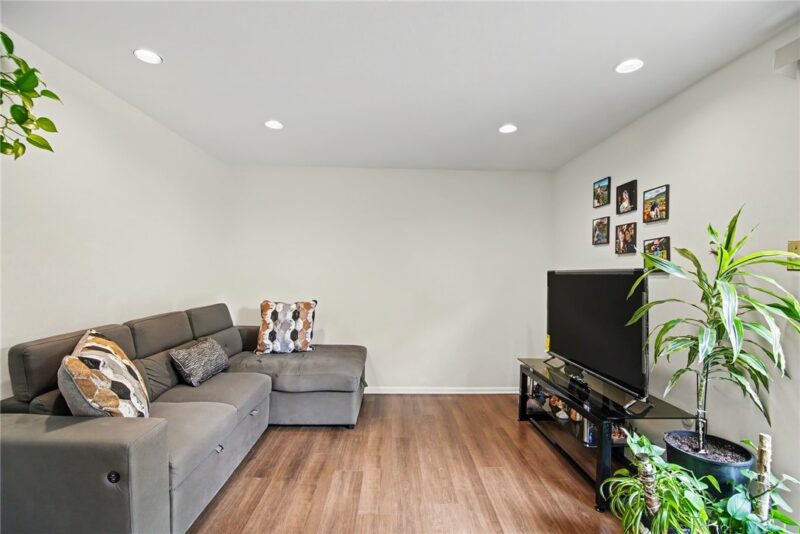 162 Linden Ct — photo 8