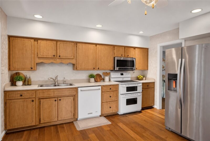 600 W Lincoln Ave — photo 8