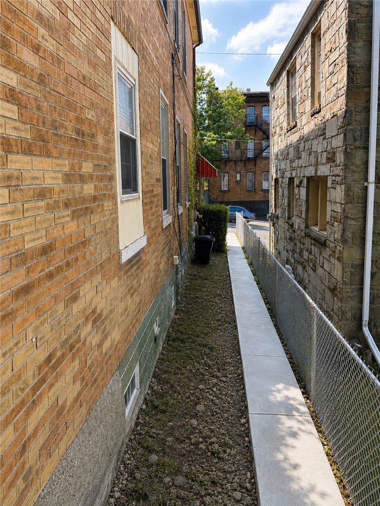 205 E Elizabeth St — photo 6