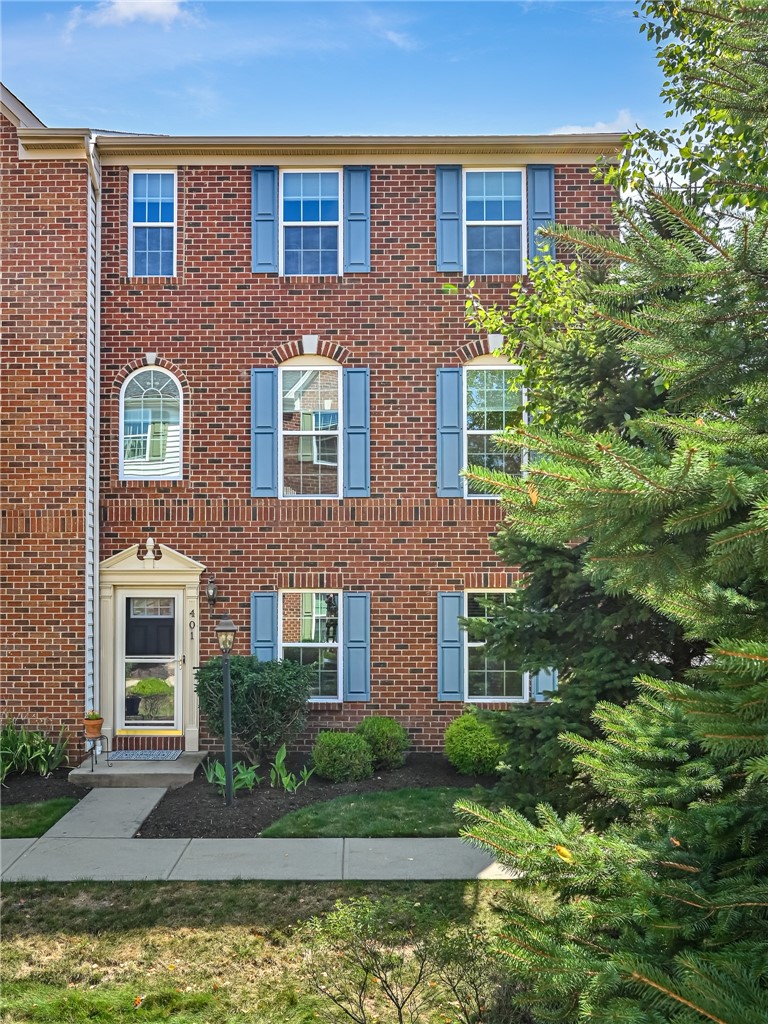 401 Pointe View Dr — photo 1