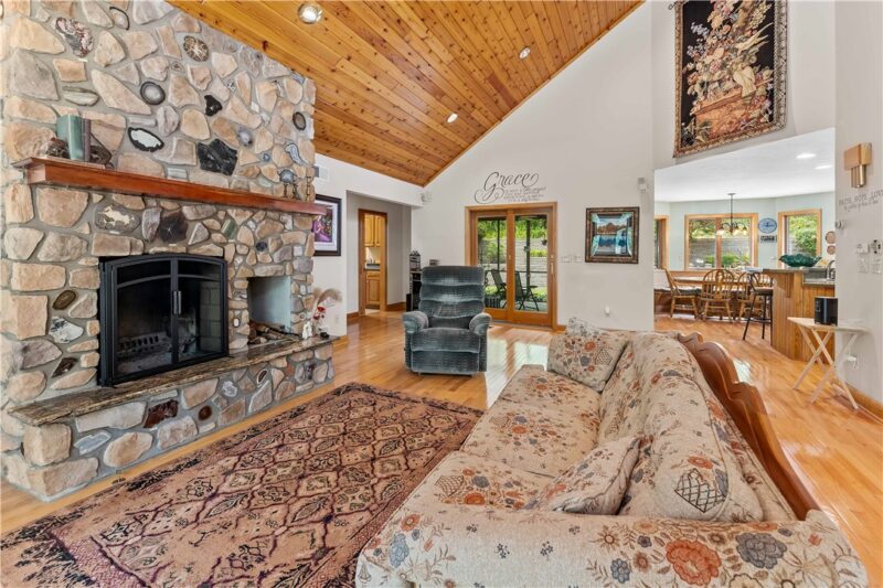 461 and 467 Fan Hollow Rd — photo 8