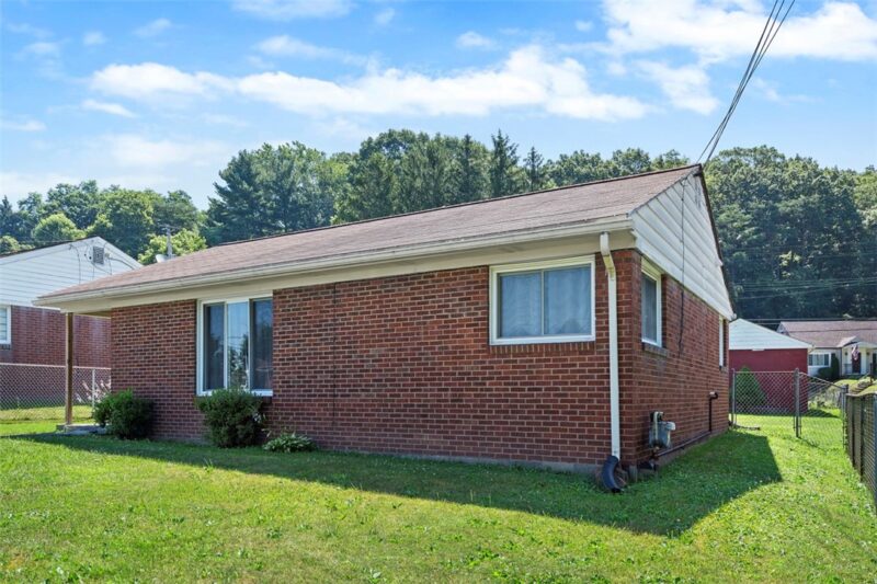 2605 Marion St — photo 2