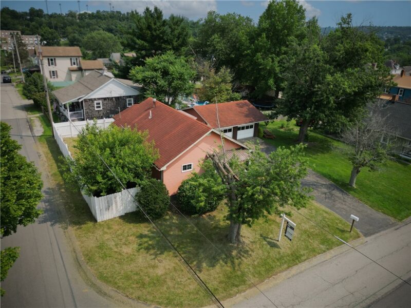 490 Glenn St — photo 3