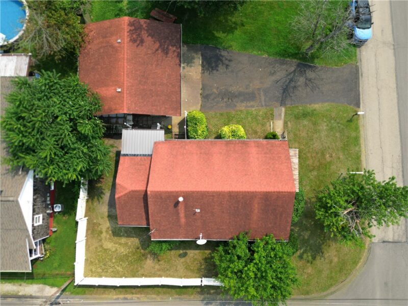 490 Glenn St — photo 4