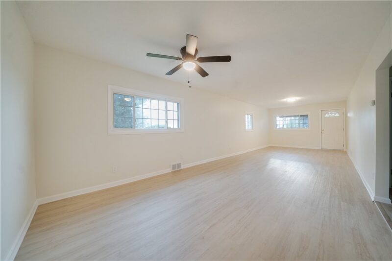 490 Glenn St — photo 6