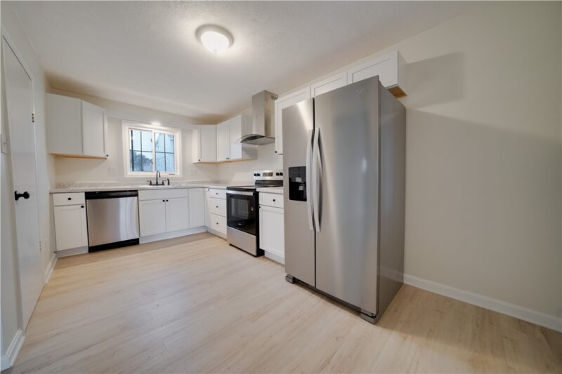 490 Glenn St — photo 7