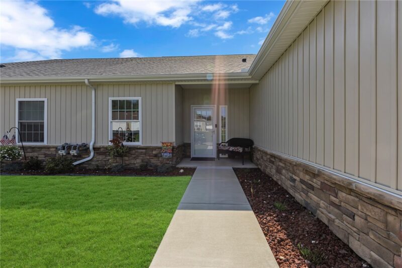 320 Cherokee Drive — photo 3