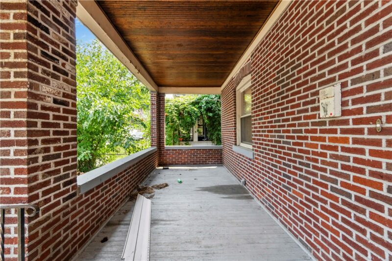 533 Woodward Ave — photo 2