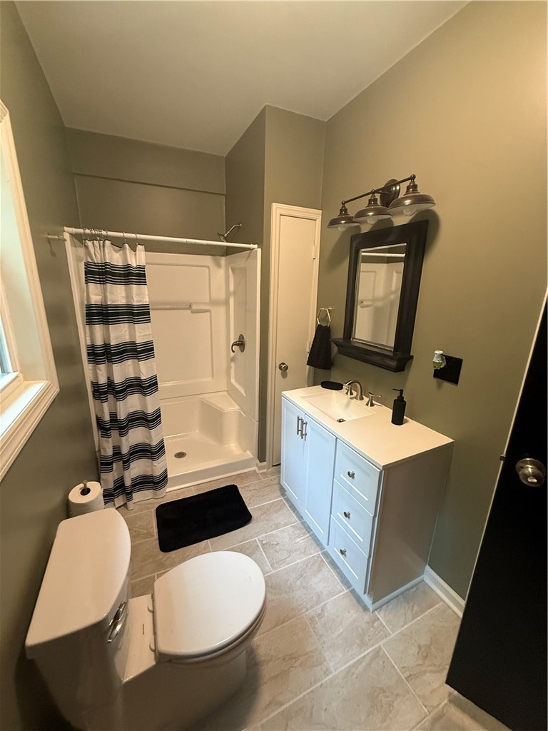 575 Adelaide Road — photo 8