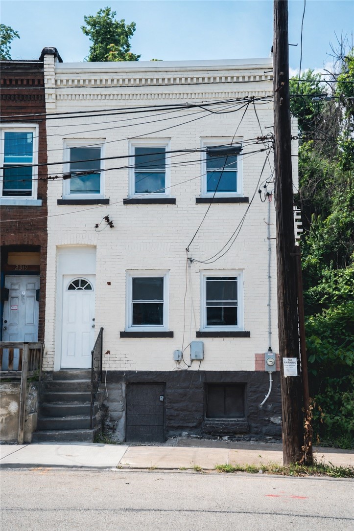 2321 Centre Ave — photo 1