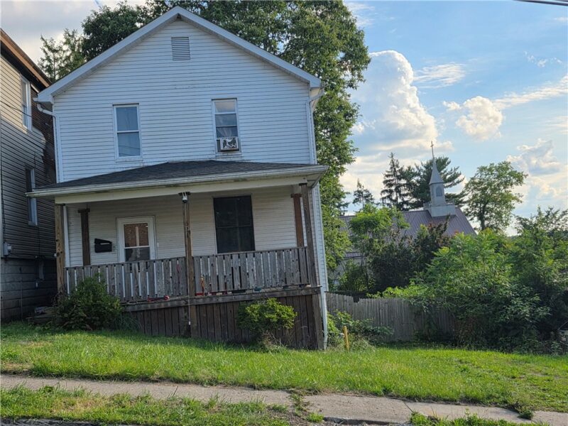 624 Front St — photo 2