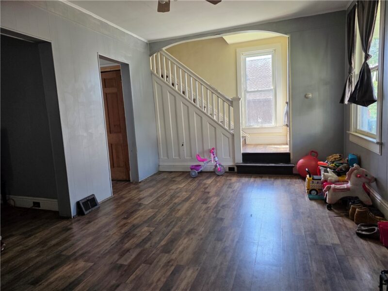 624 Front St — photo 4
