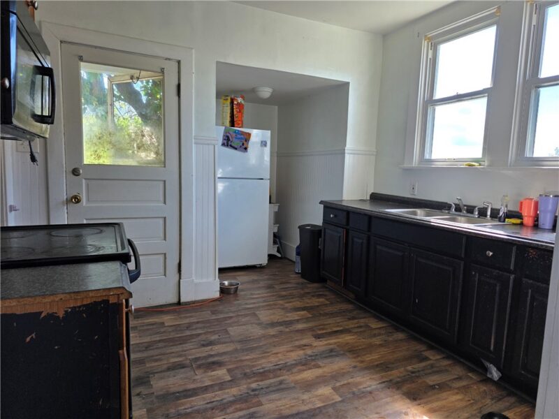 624 Front St — photo 8