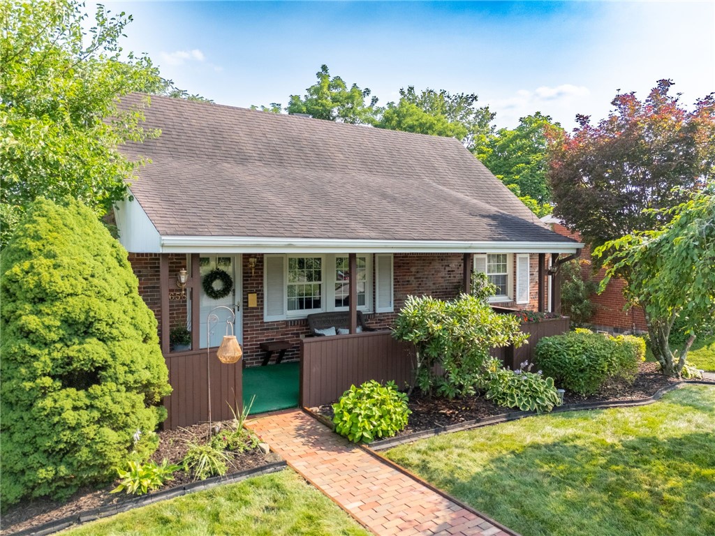 658 Lindsay Rd — photo 1