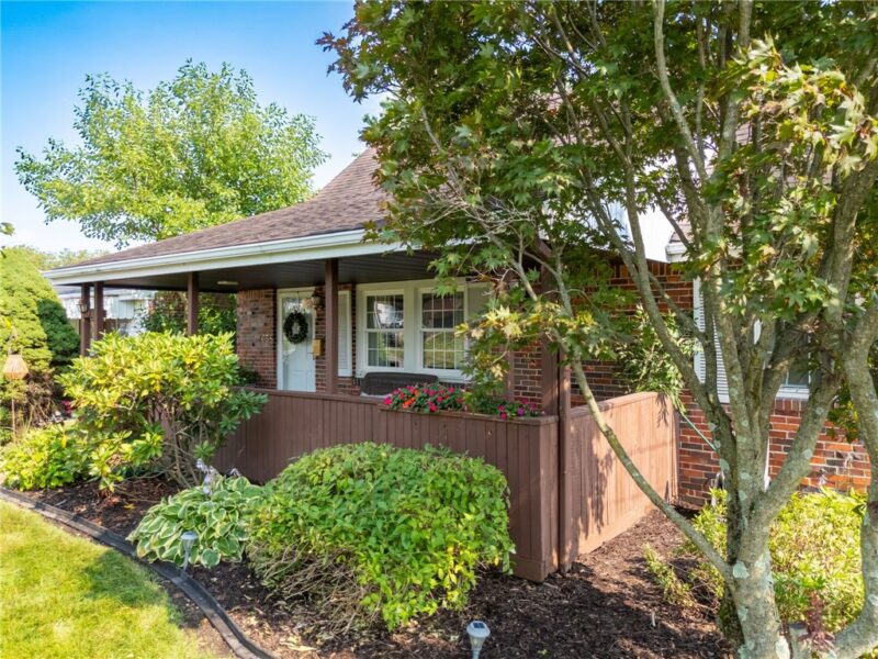 658 Lindsay Rd — photo 3