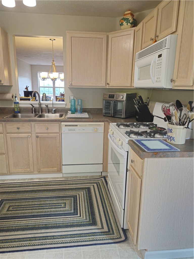 206 Hillvue Drive — photo 6