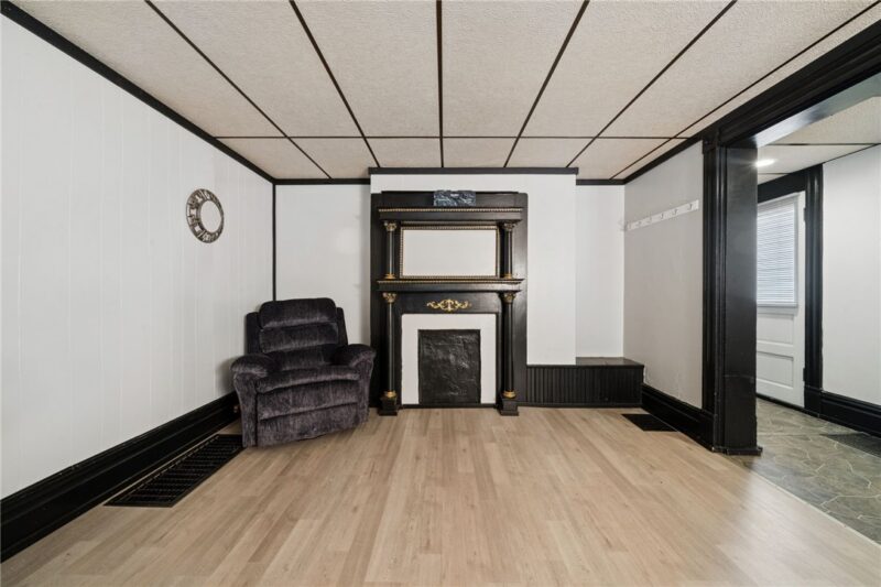 403 Brown Ave — photo 5