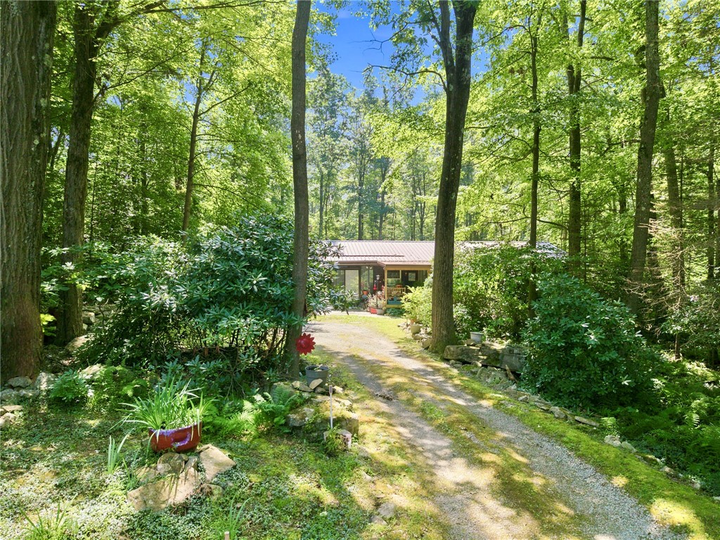 77 Spruce Peak Rd — photo 1