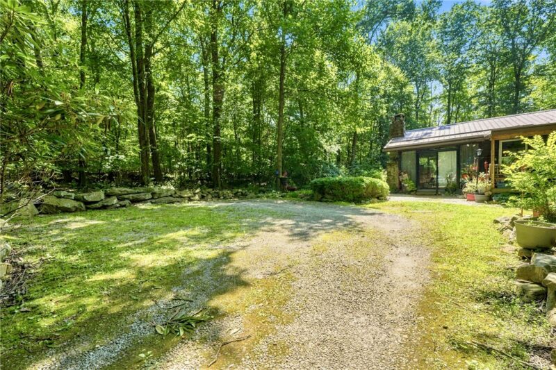 77 Spruce Peak Rd — photo 3