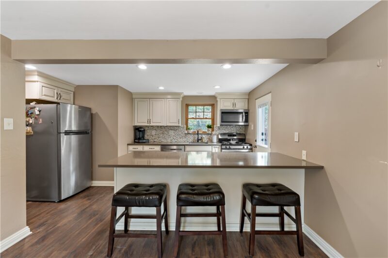 652 Fernhill Ave — photo 5