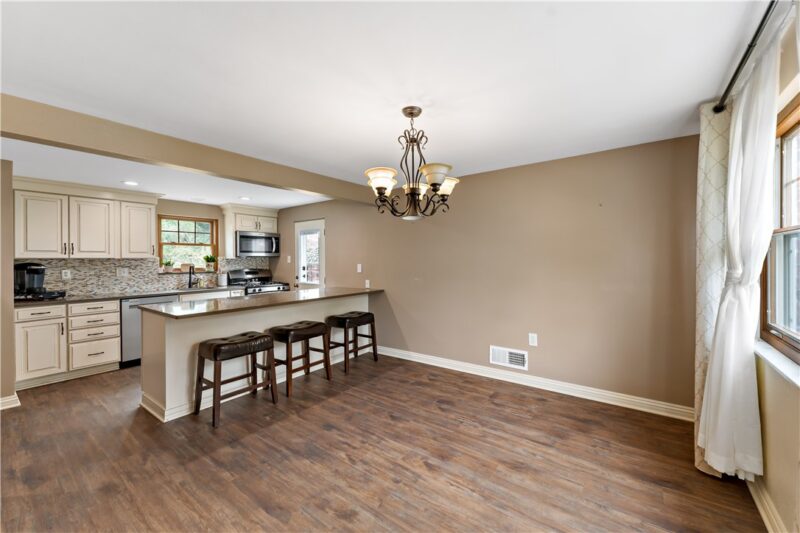 652 Fernhill Ave — photo 6