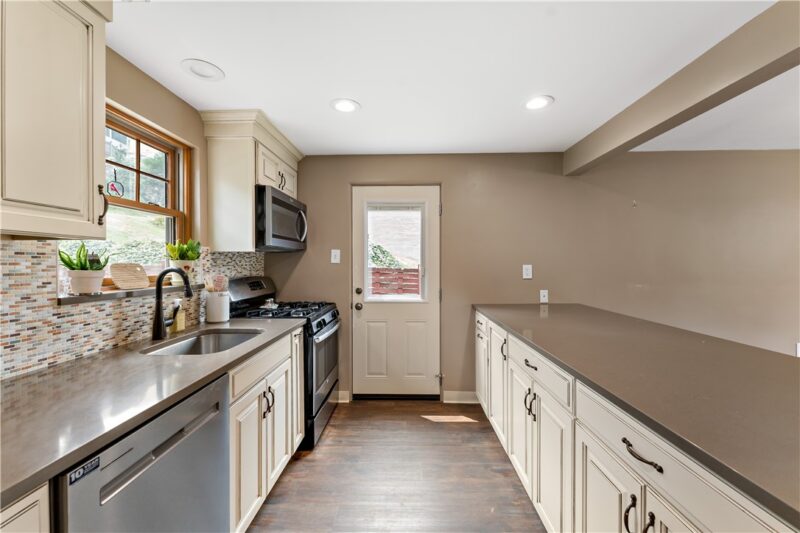 652 Fernhill Ave — photo 7