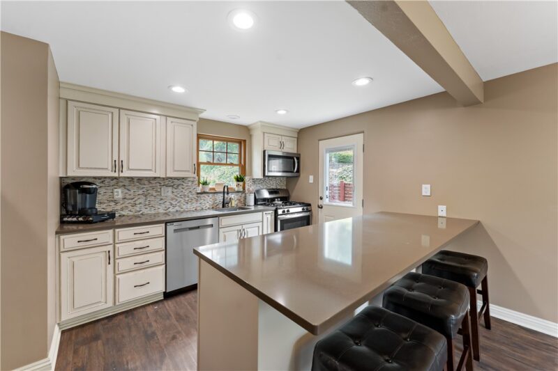 652 Fernhill Ave — photo 8