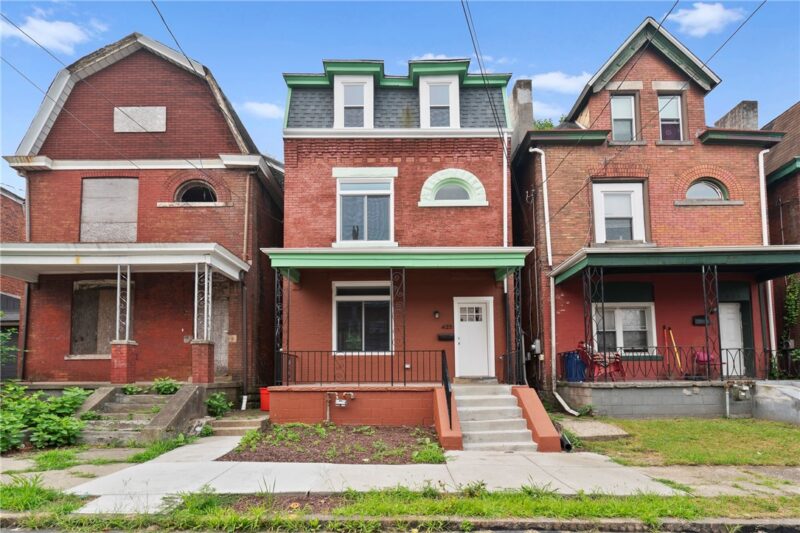 425 W ELIZABETH — photo 2