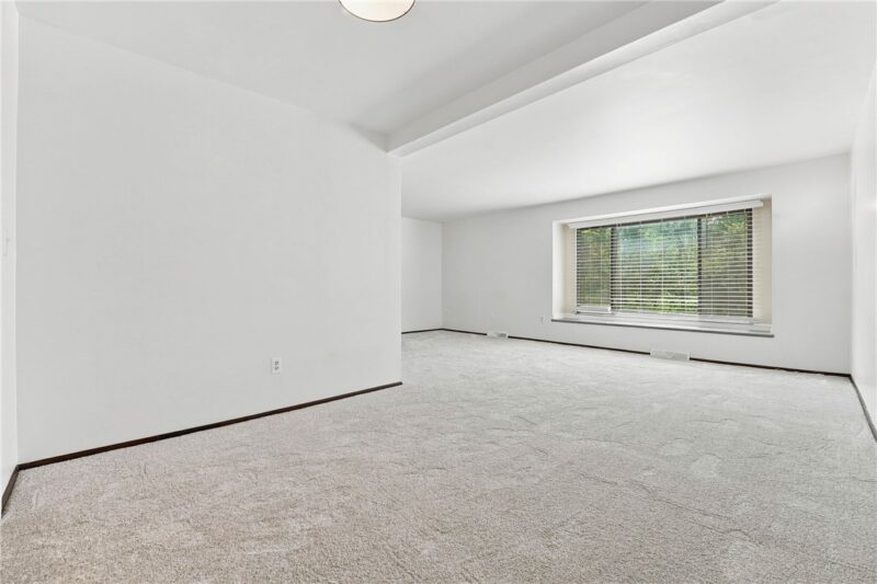 239 Thornberry Drive — photo 6