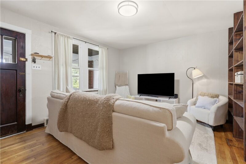 1633 Creedmoor Ave. — photo 4
