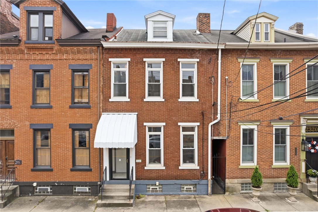 2322 SARAH STREET — photo 1