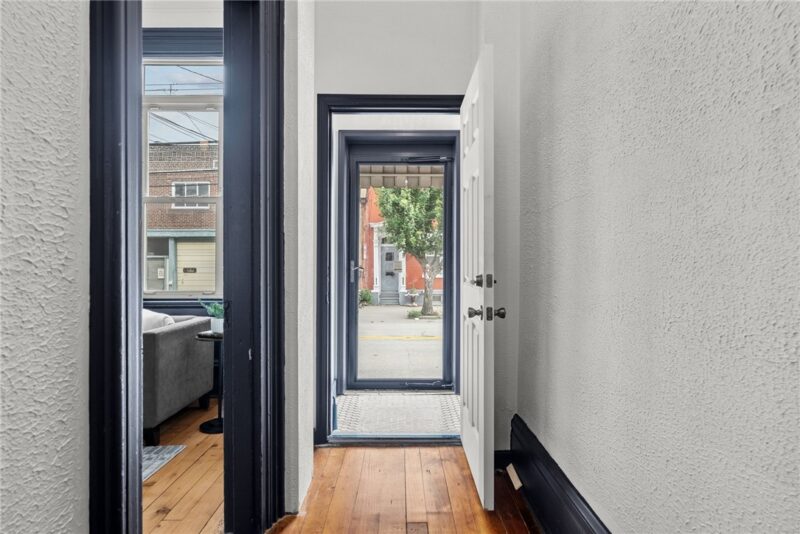 2322 SARAH STREET — photo 6