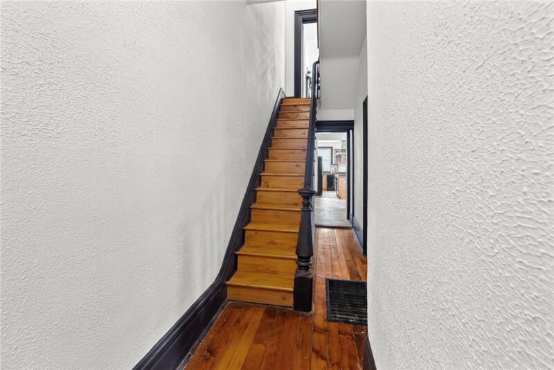 2322 SARAH STREET — photo 7