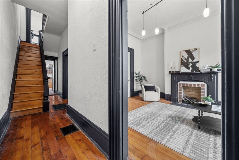 2322 SARAH STREET — photo 8