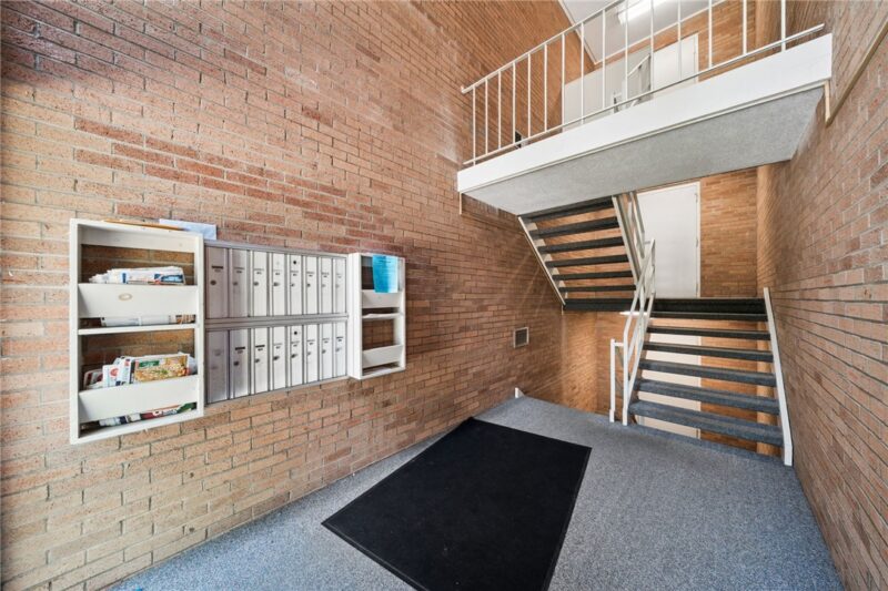 1135 Forest Green Dr — photo 2