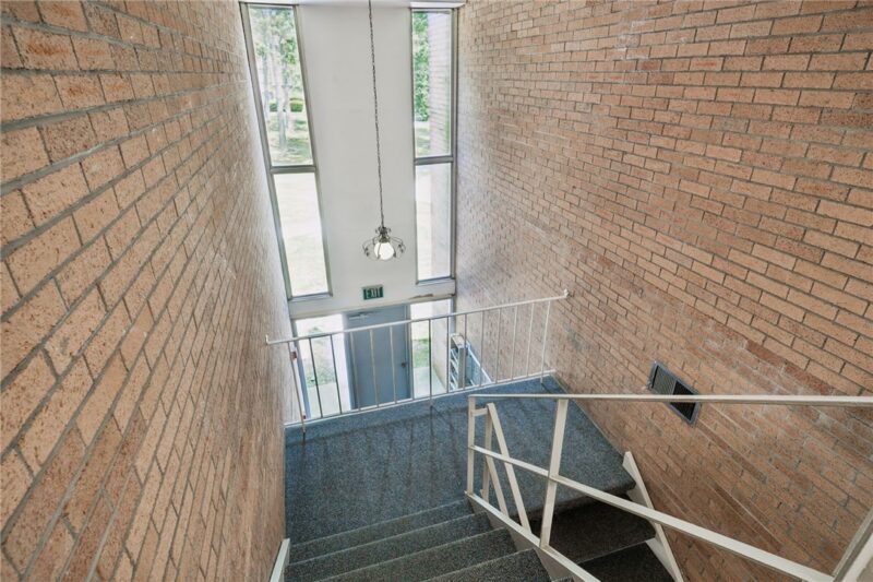 1135 Forest Green Dr — photo 3