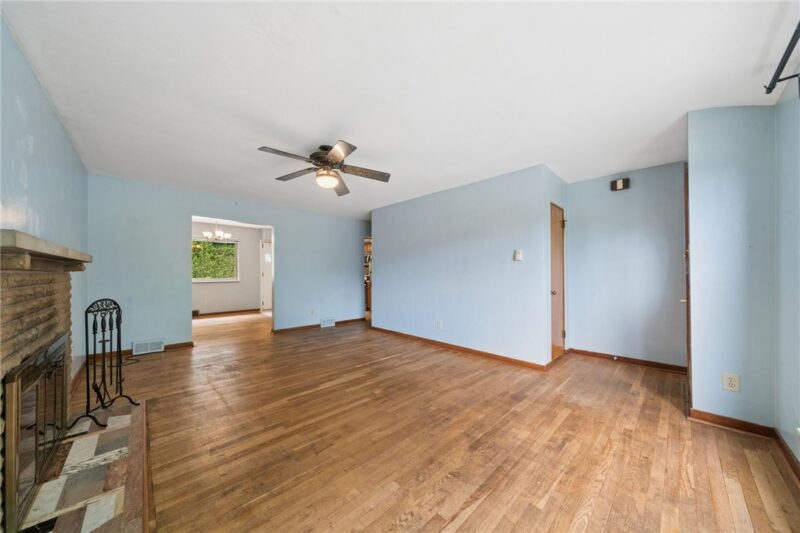 270 Roycroft Ave — photo 3