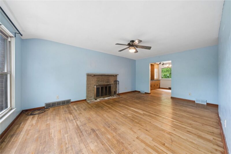 270 Roycroft Ave — photo 5