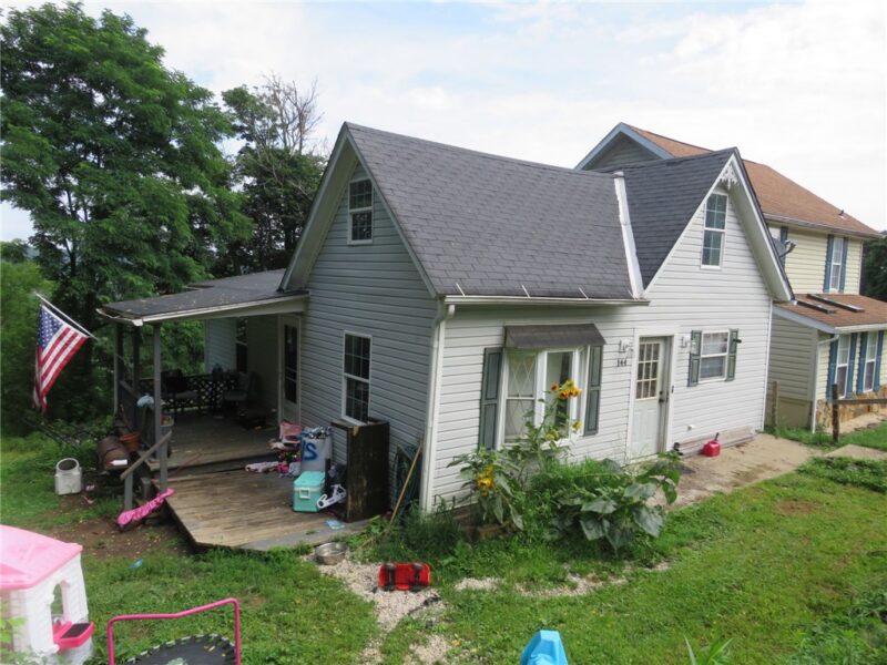 144 Armstrong Ave — photo 3