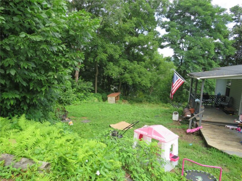 144 Armstrong Ave — photo 4