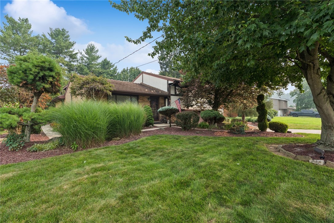 220 VERNON AVE — photo 1
