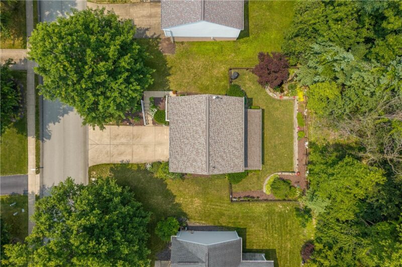 1129 Meadowbrook Drive — photo 4