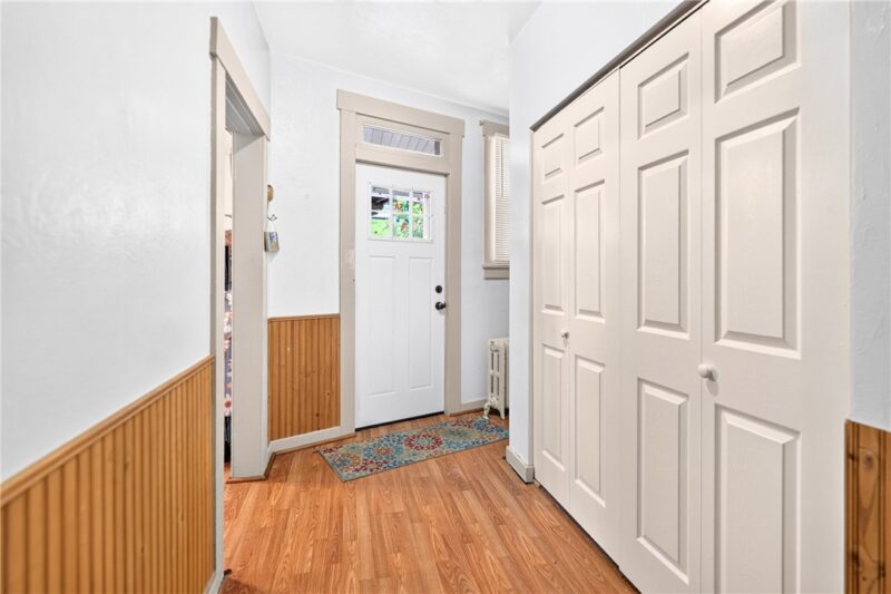 402 Gilmore Ave — photo 2