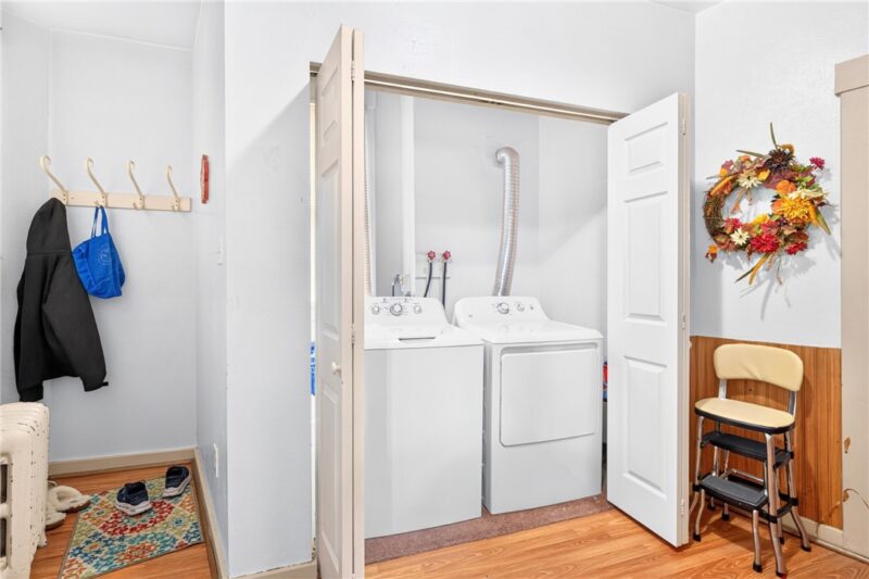 402 Gilmore Ave — photo 3