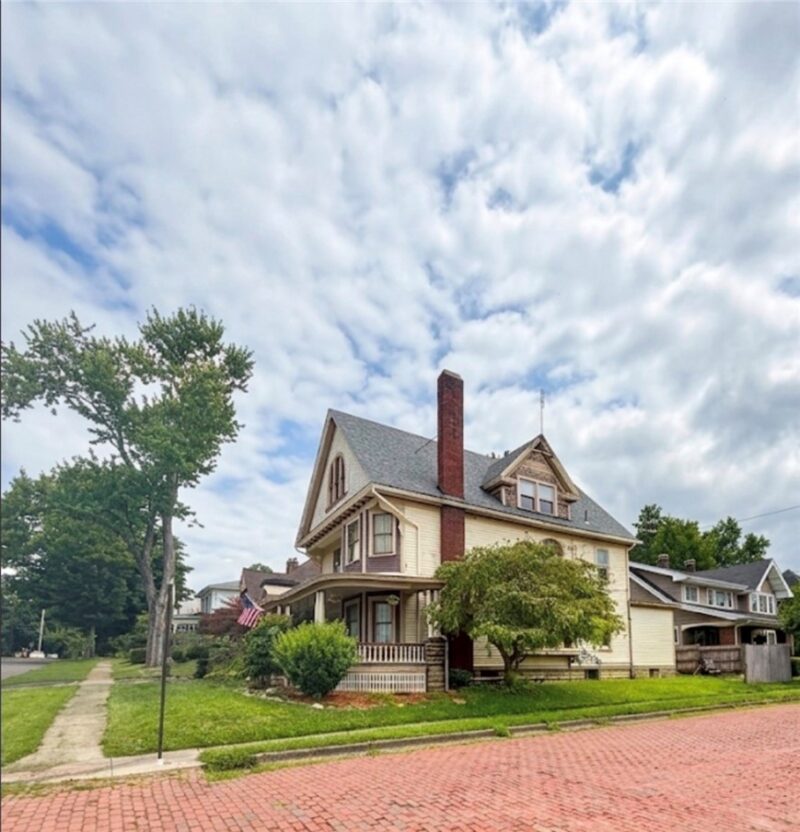 29 Chambers Ave — photo 5