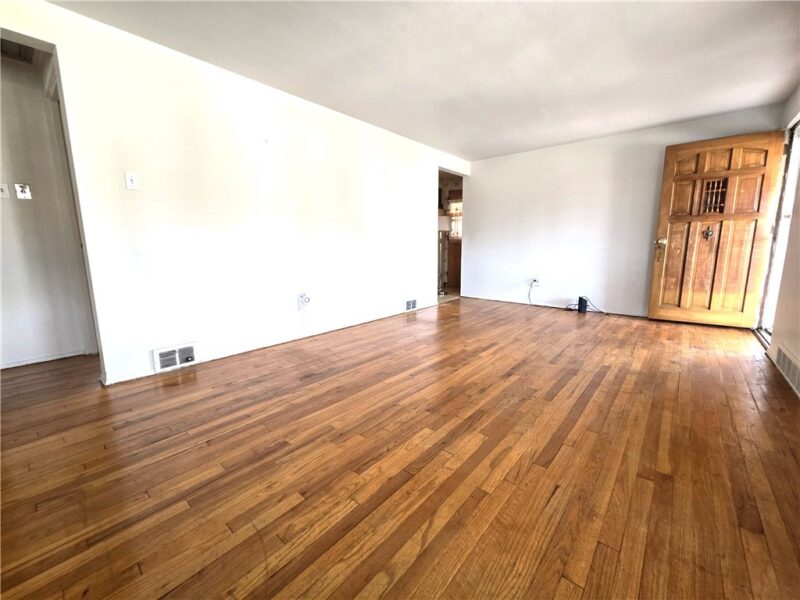 218 Skyport Rd — photo 2